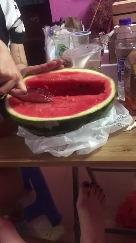 寝室吃瓜睡觉,闲聊与梦境交织的青春时光