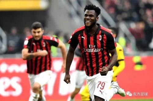 ac米兰大叔吃瓜视频,揭秘球场背后的趣味瞬间