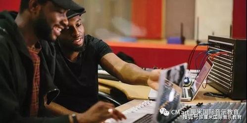 英国留学吃瓜男生,吃瓜男生的异国校园生活揭秘